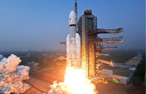 الصورة: صاروخ LVM3-M6 يطلق قمر الاتصالات AST SpaceMobile في مدار أرضى.