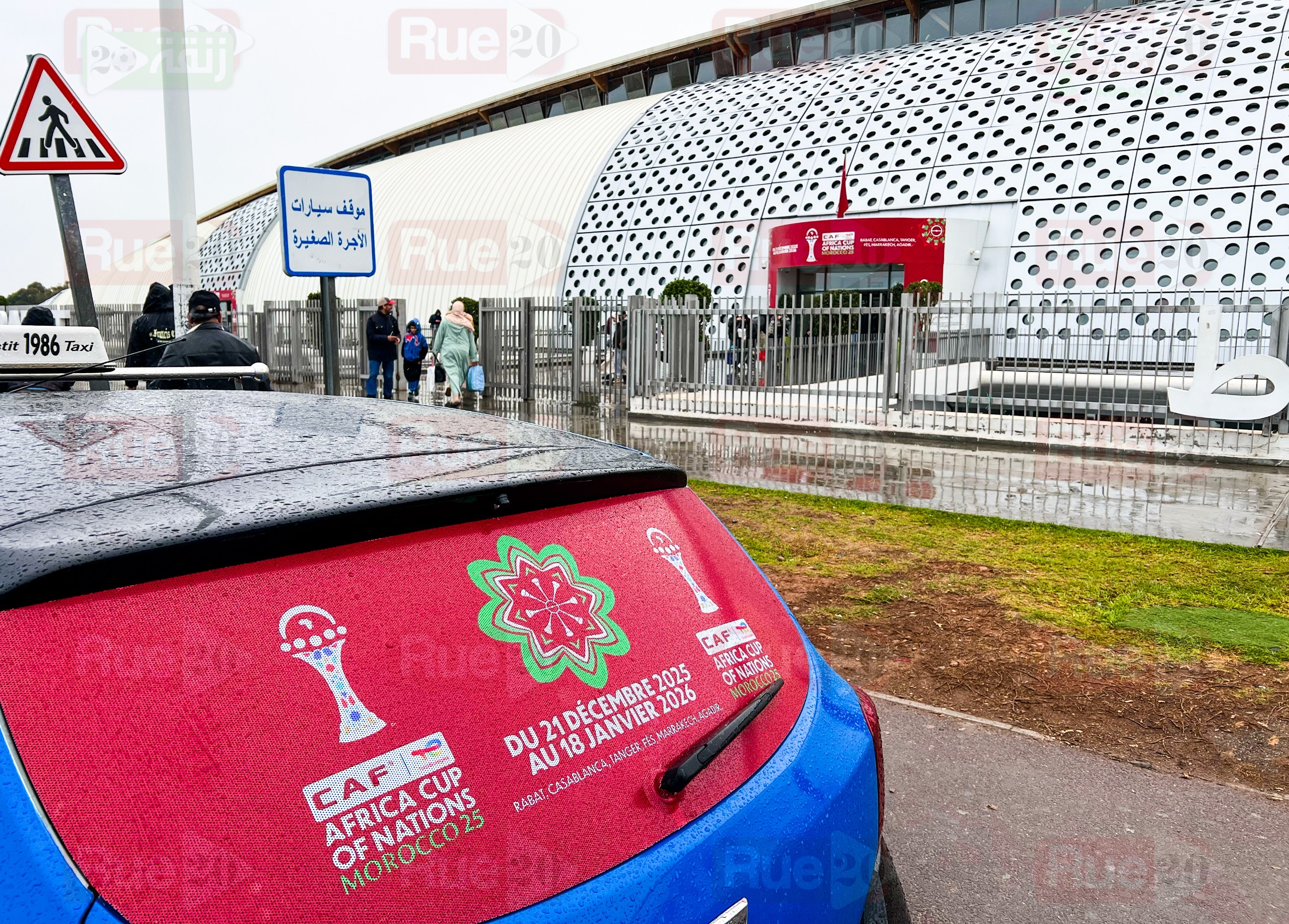 ** مدينة الرباط تتزين باللونين الأخضر والأبيض، مع شعارات كأس أمم أفريقيا في جميع أنحاء المدينة.