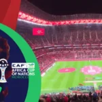 وصف الصورة: "الملك مولاي الحسن يصل إلى الملعب في افتتاح كأس إفريقيا 2025".