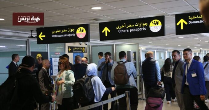 وصول مشجعين لاستقبال كأس إفريقيا للأمم 2025 في مطارات المغرب.