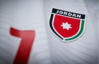 صورة لمنتخب النشامى يرتدي الألوان الوطنية.