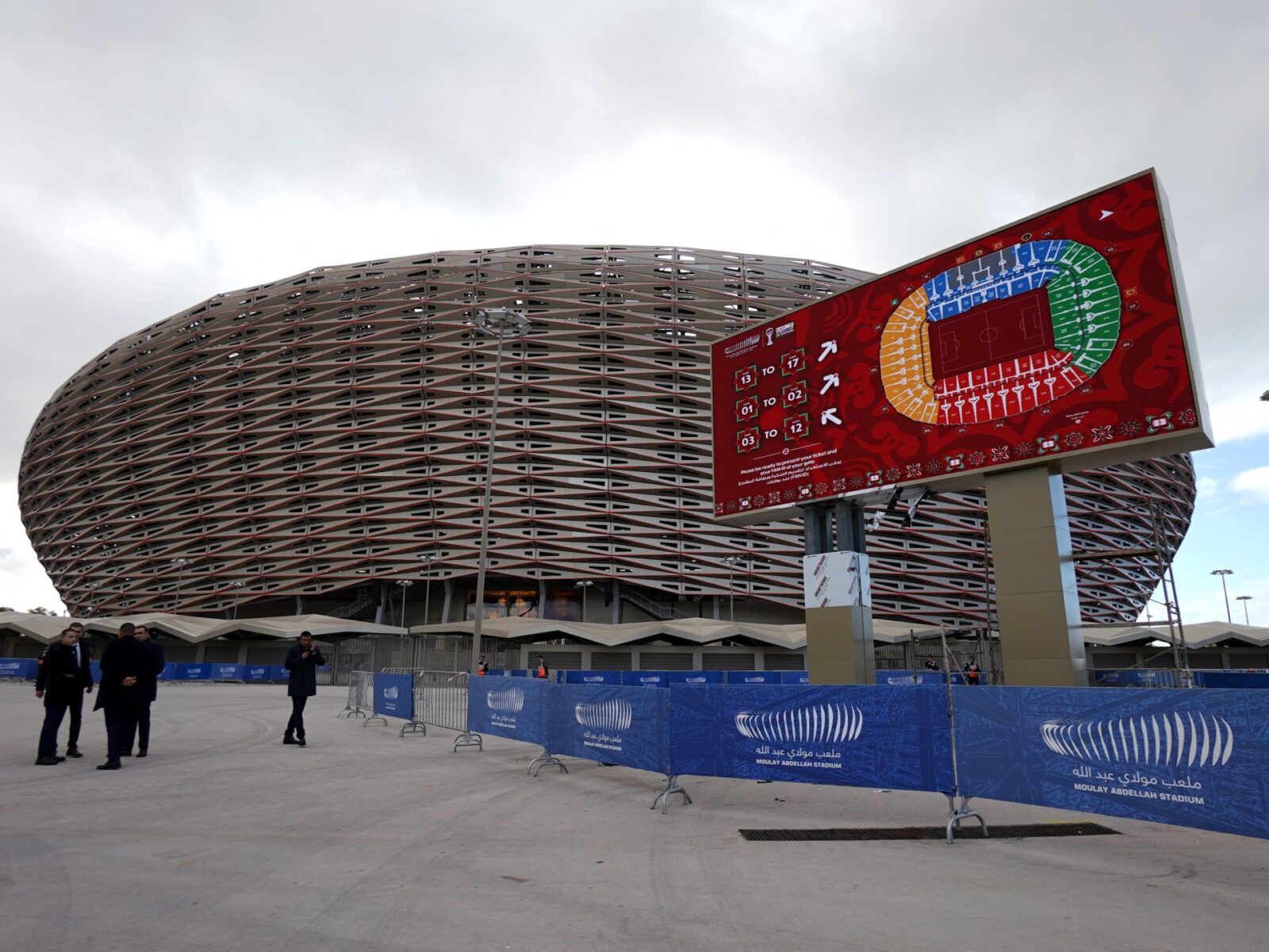 وصف الصورة: صورة لأحد ملاعب كأس الأمم الأفريقية المُستضاف من قبل المغرب.