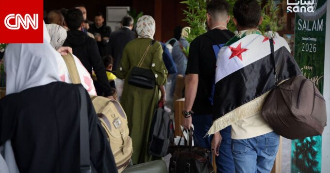 وصول لاجئين سوريين إلى مطار دمشق الدولي.