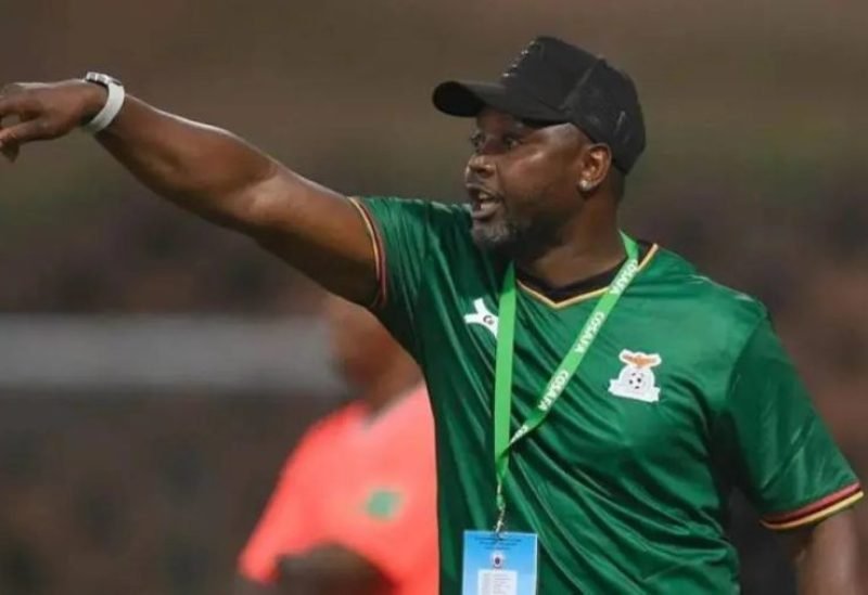 مدرب زامبيا يقود المنتخب لأول مرة بعد غيابه سابقاً! 3 مدرب زامبيا موزيس سيشوني يعود إلى مقاعد البدلاء.