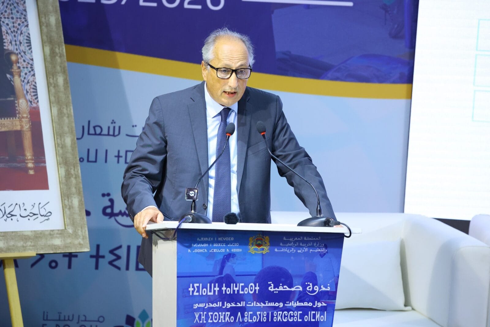 صورة للمدرسة بلا كهرباء.