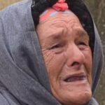 صورة لطالب يرعى كلب في مريرت.