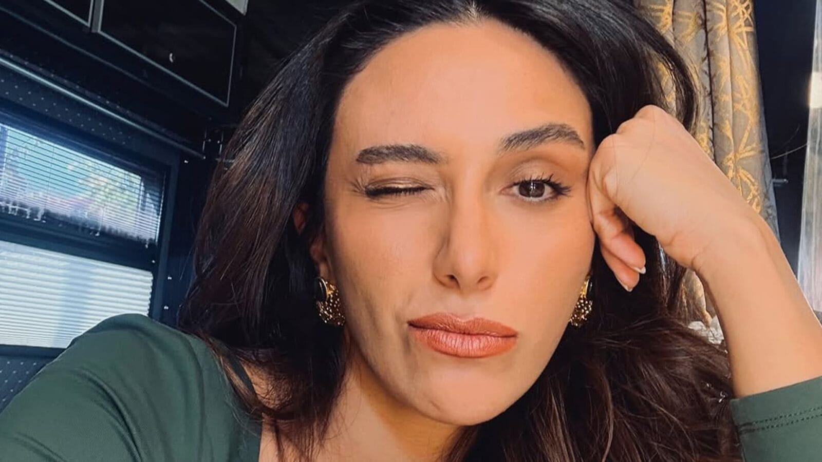 ** صورة الممثلة إبرو أيتيمور في دور "غونجا" في مسلسل "حلم أشرف".