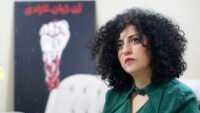 صورة نرجس محمدي الحائزة على جائزة نوبل للسلام