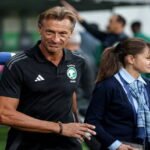 صورة للاعب رينارد يلعب مع ليفربول