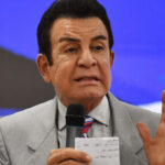 صورة لشخصية الرئيس الأمريكي دونالد ترامب ومرشح الانتخابات الهنودورية نصري عصفورة.