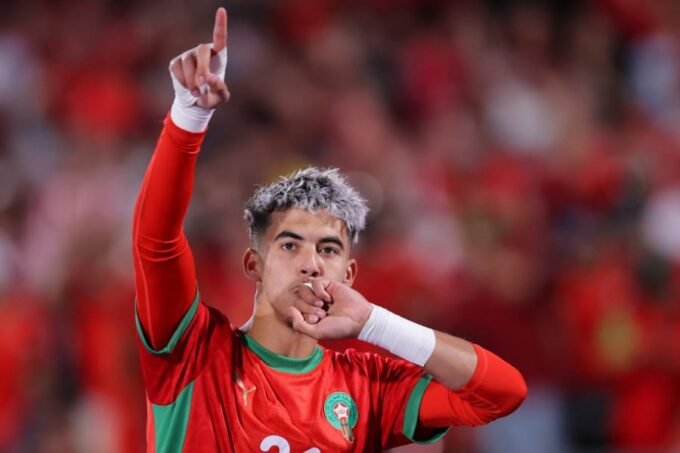 صورة ياسر زابيري يحرز هدفاً في مباراة فاماليكاو ضد إيستوريل برايا.