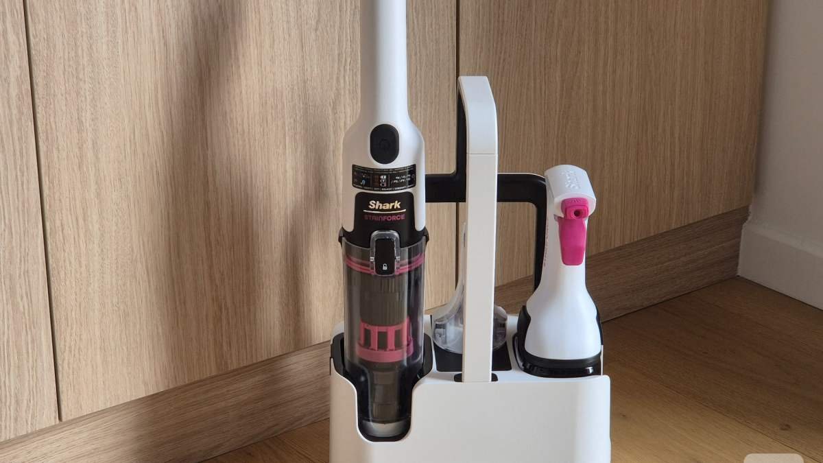 Test du Shark StainForce : voici un détacheur compact et sans-fil à l’efficacité redoutable 3 ** Détacheur compact Shark StainForce