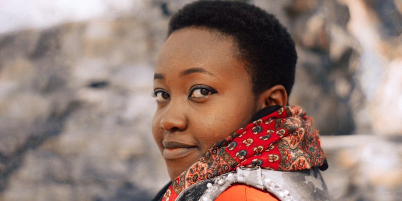 4 Ways To Avoid Taking On Other People's Energy — You So Don't Need It 3 Alt text for the image