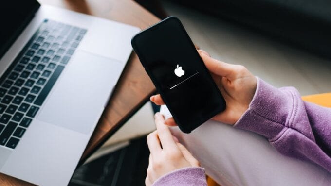 Alt text for the image: "Mettre à jour votre iPhone pour éviter les arnaques FaceTime"
