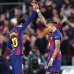 Joueurs de football en action sur le terrain.