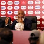 Image de Patrice Motsepe en conférence de presse.