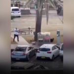 Un homme désarme un tireur sur la plage de Bondi à Sydney.