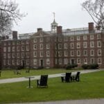 Une image de la police sécurisant le campus de l'université Brown.