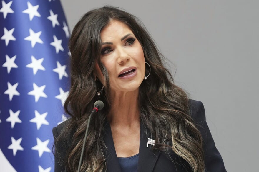 Les migrants en situation irrégulière qui choisissent le retour volontaire.