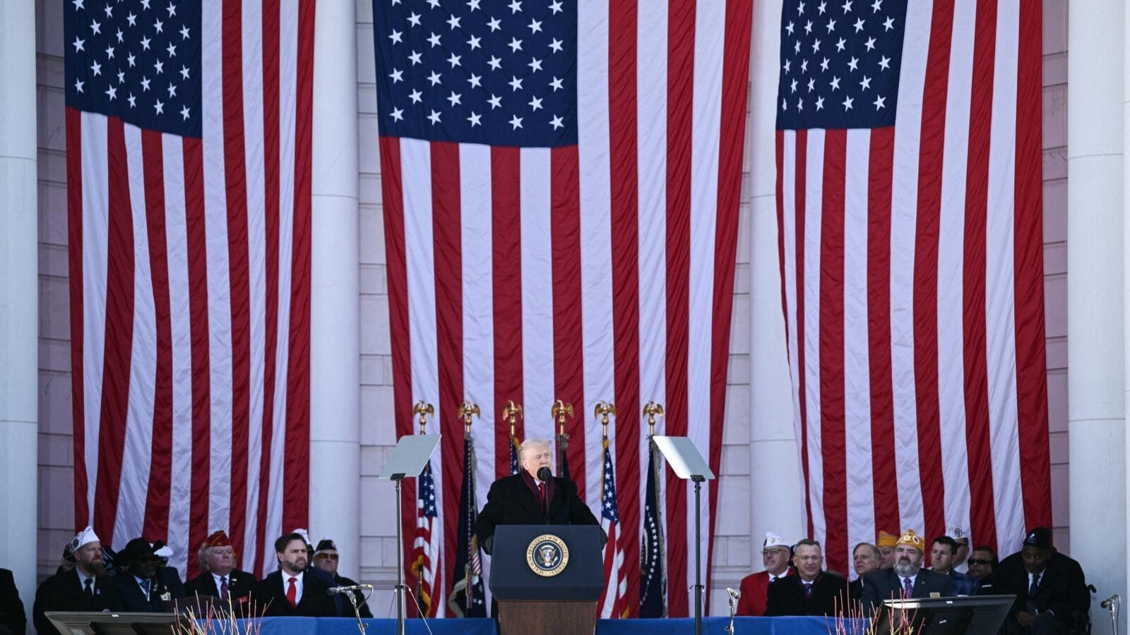 «Mensonge de l’immigration de masse» : aux États-Unis, Trump intensifie les politiques anti-immigration 3 Les immigrants arrivant aux États-Unis cherchent à échapper à la pauvreté, à la violence et à la persécution.