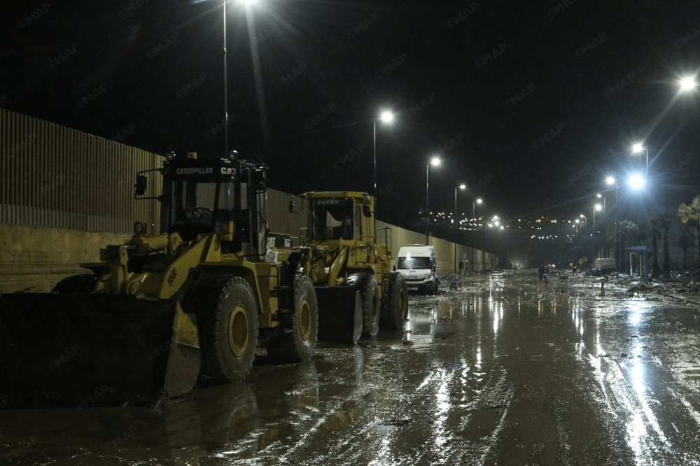 Population sinistrée assistée par les secours.