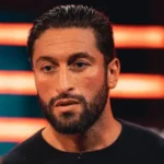 Une photo de Jamal Ben Saddik en train de boxe.