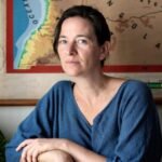 Une image de Valérie Manteau avec son livre "Entre chiens et loups"