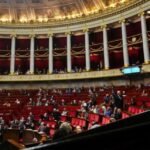 Texte de loi sur un fond de papier à en-tête gouvernemental