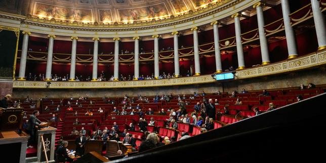 Budget : un conseil des ministres exceptionnel lundi soir pour valider la loi spéciale 3 Texte de loi sur un fond de papier à en-tête gouvernemental