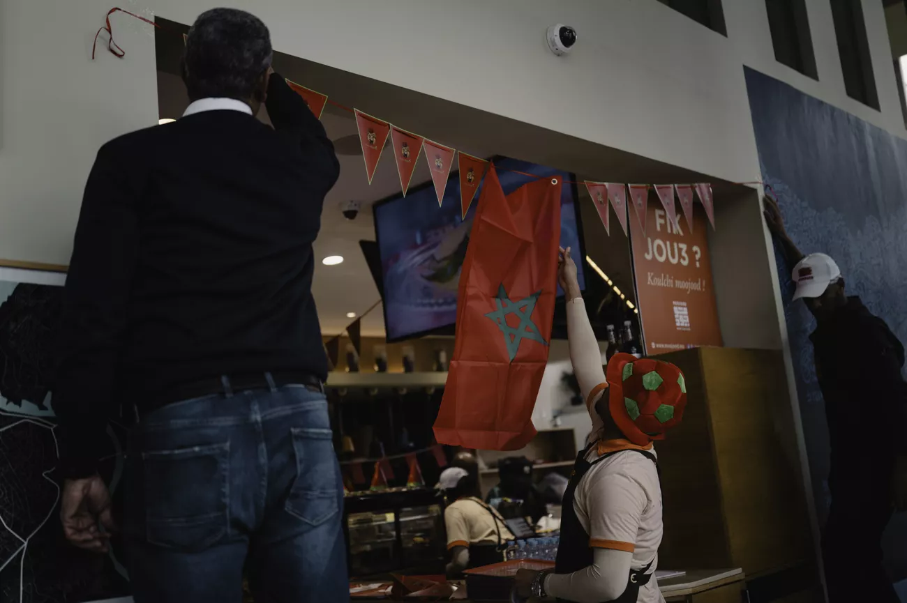Les supporters marocains dans la fan zone Espace Toro, après la victoire de leur équipe.