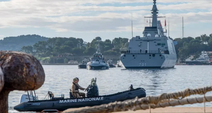 الصورة توضح الجانب العسكري من العلاقة بين المغرب وفرنسا.