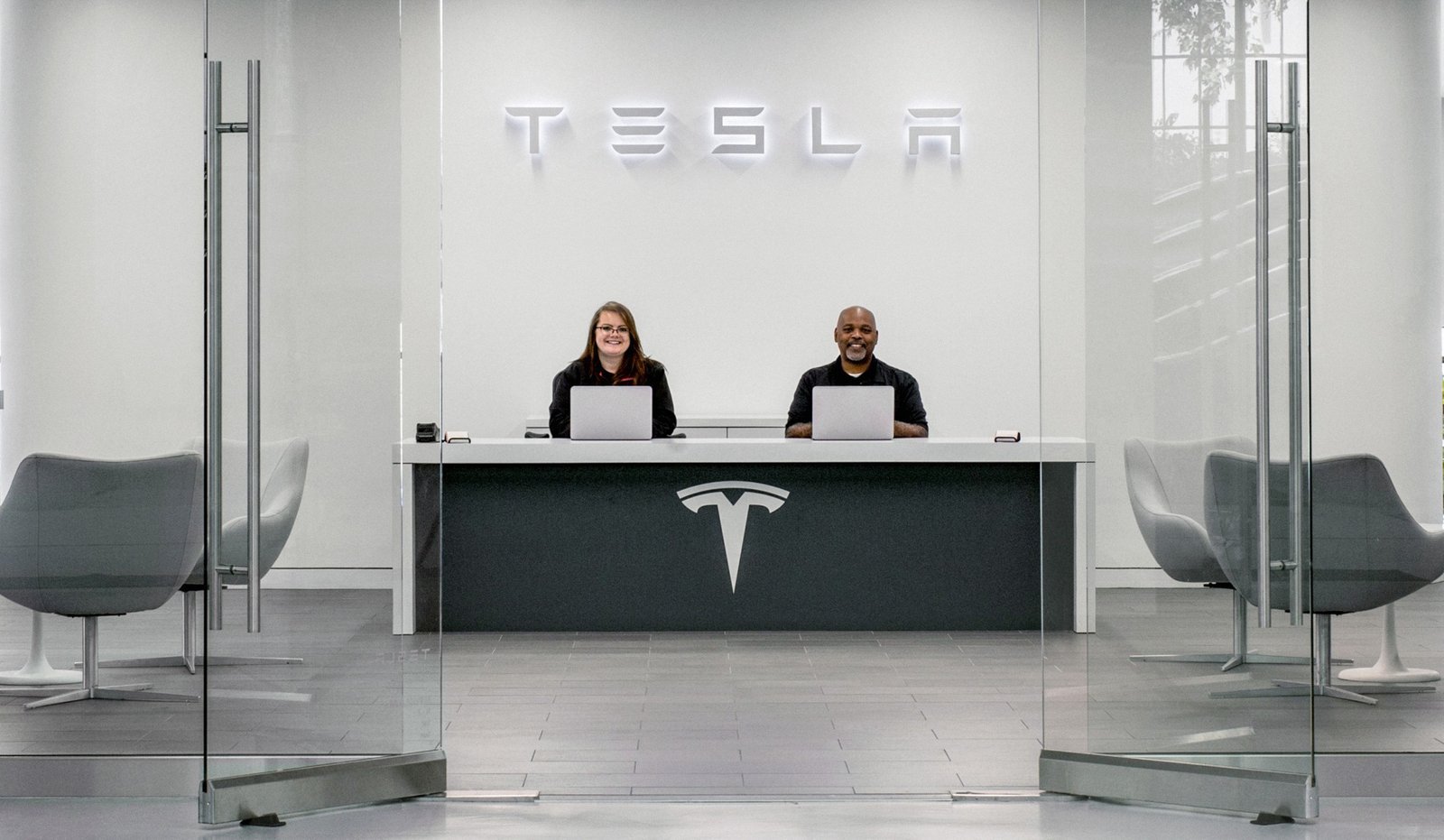 Texte Alt : "Tesla recrute au Maroc pour bâtir son équipe locale"