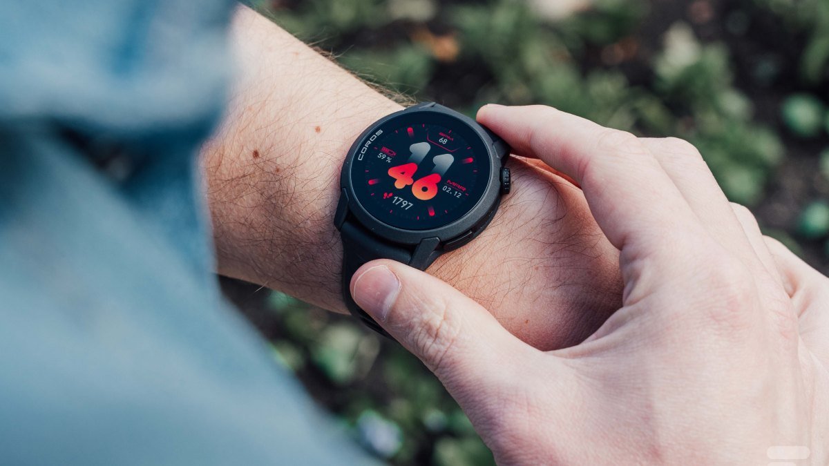 Montre de sport Coros Pace 4 avec écran Amoled lumineux.