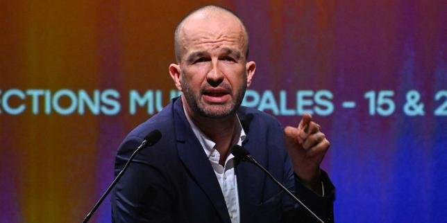 Municipales 2026 : la stratégie solitaire de LFI face à celle d’union du reste de la gauche 3 Les électeurs français se rendent aux urnes pour les élections municipales.