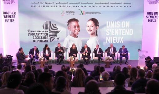 Texte Alt pour l'image en français : "Congrès africain sur l'implantation cochléaire de l'enfant"