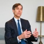 Le Roi Mohammed VI et le Premier ministre du Maroc, lors d'une visite de travail.