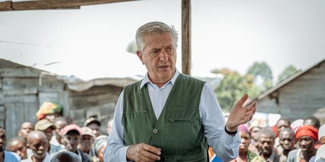 Réfugiés dans une zone de guerre