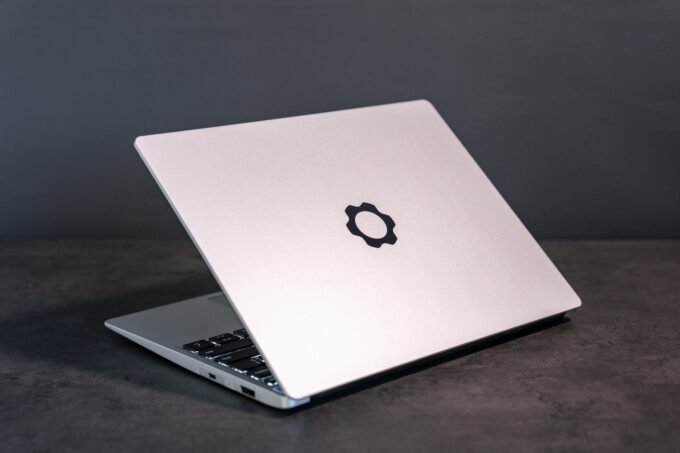 Optimization:** Use high-quality images and optimize them with alt tags, descriptions, and captions that include target keywords.