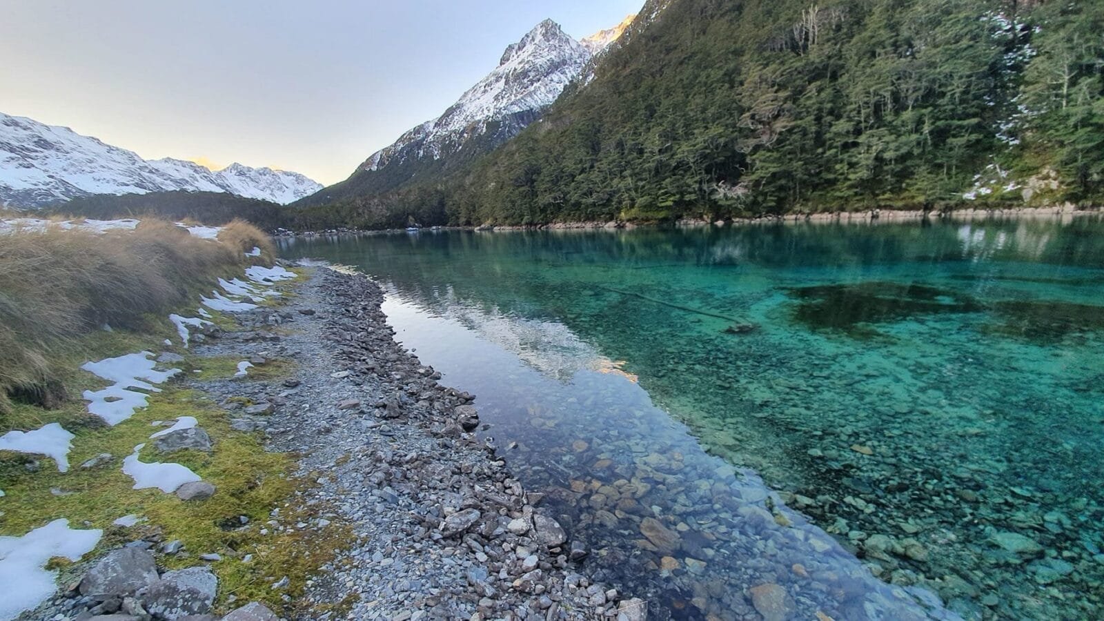 صورة لمنظر البحيرة الزرقاء Rotomairewhenua.