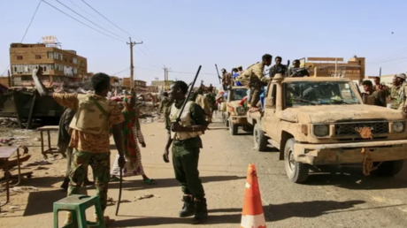 وصف الصورة بالإنجليزية: "صورة توضح كيفية تحقيق الضوء الأخضر في SEO و Readability"