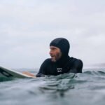 Le surfeur marocain Jérôme Sahyoun en action à Nazaré.