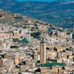 La ville de Fès avec son patrimoine culturel et historique.