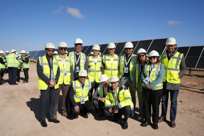 Un panneau solaire en plein soleil