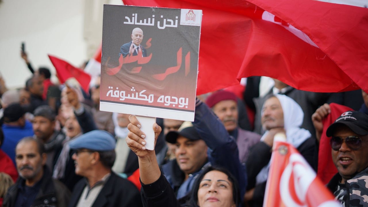 Les manifestants ont scandé des slogans à la gloire de la souveraineté nationale.