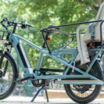 Vélo cargo électrique longtail en mouvement