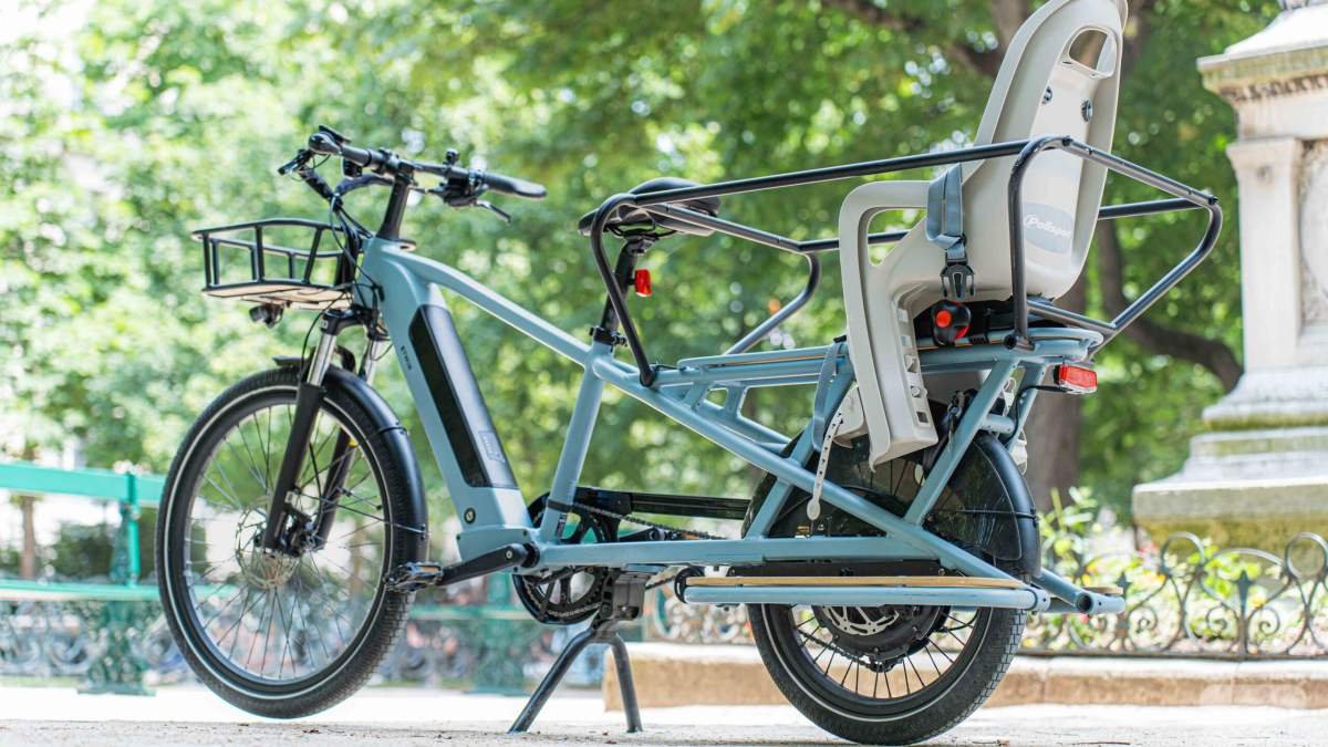 Vélo cargo électrique longtail en mouvement