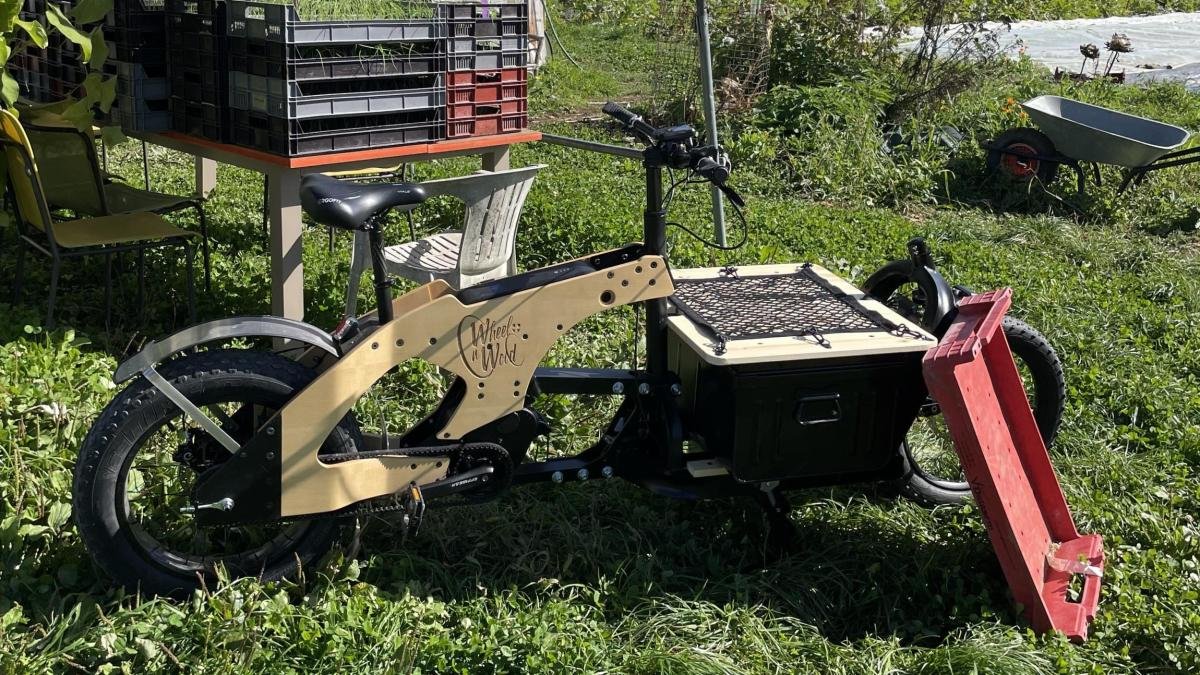 Voici le Wheel’n Wood 2074 Cargo : boîte auto et couple monstrueux de 130 Nm pour ce vélo français en bois 3 Vélo électrique français en bois avec un couple monstrueux.