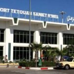 Vue de l'aéroport Tétouan-Sania R'mel sous un ciel nuageux ou pluvieux, symbolisant les intempéries.