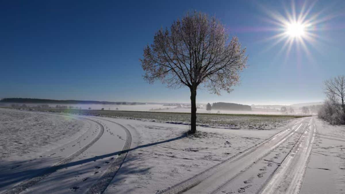 Carte météorologique du Maroc affichant des zones de pluies importantes sur le Rif et le Tangérois, des nuages et faibles pluies sur l'Atlas et le Centre, ainsi que des rafales de vent attendues pour le jeudi 29 janvier 2026.