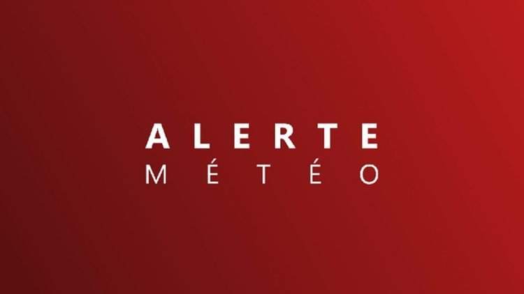 Paysage marocain enneigé et balayé par le vent, illustrant les intempéries hivernales annoncées par la DGM.